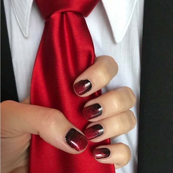 Color Street Bloody Gorgeous - Picture 1 of 5